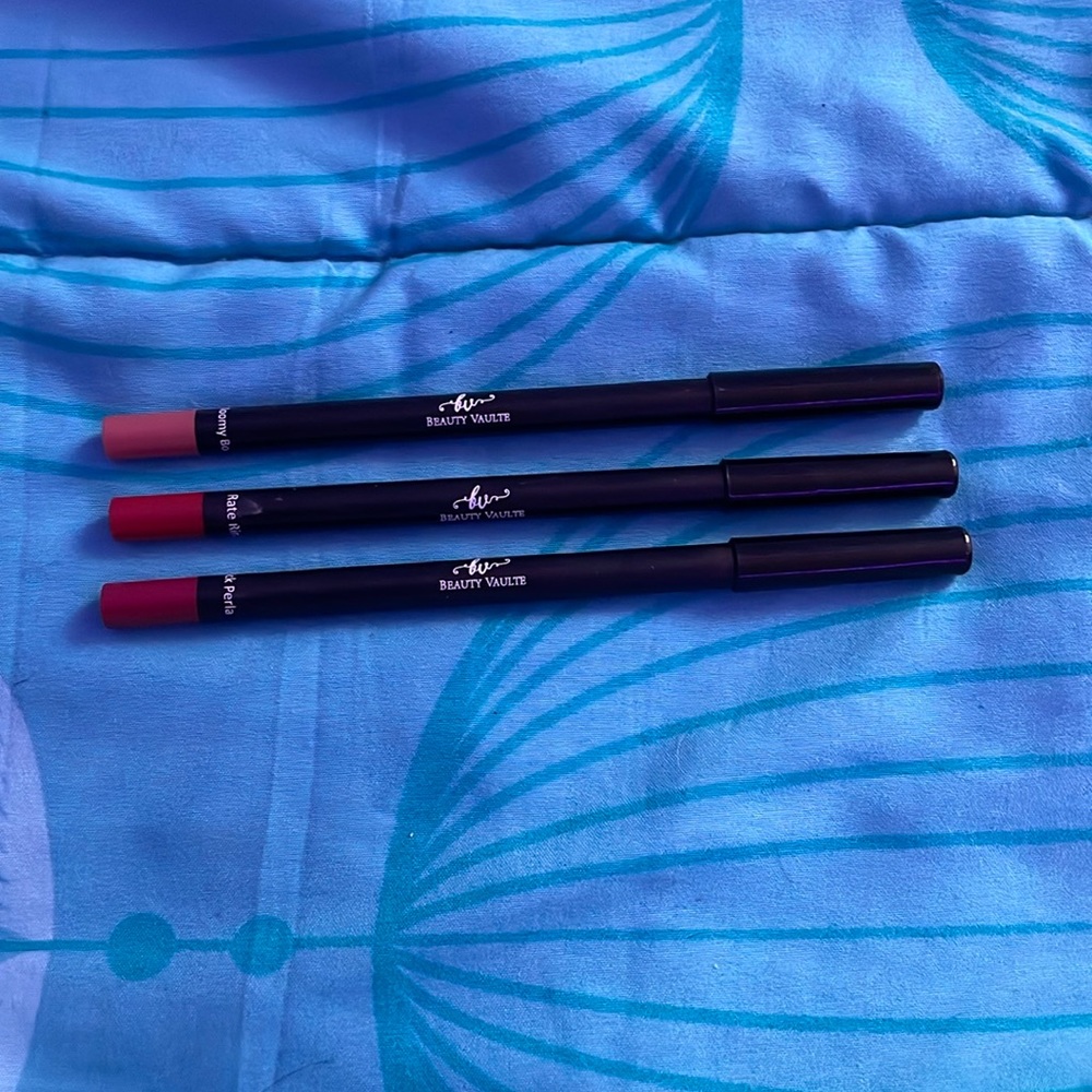 Red and Pink Beauty Vaulte Lip Liners.